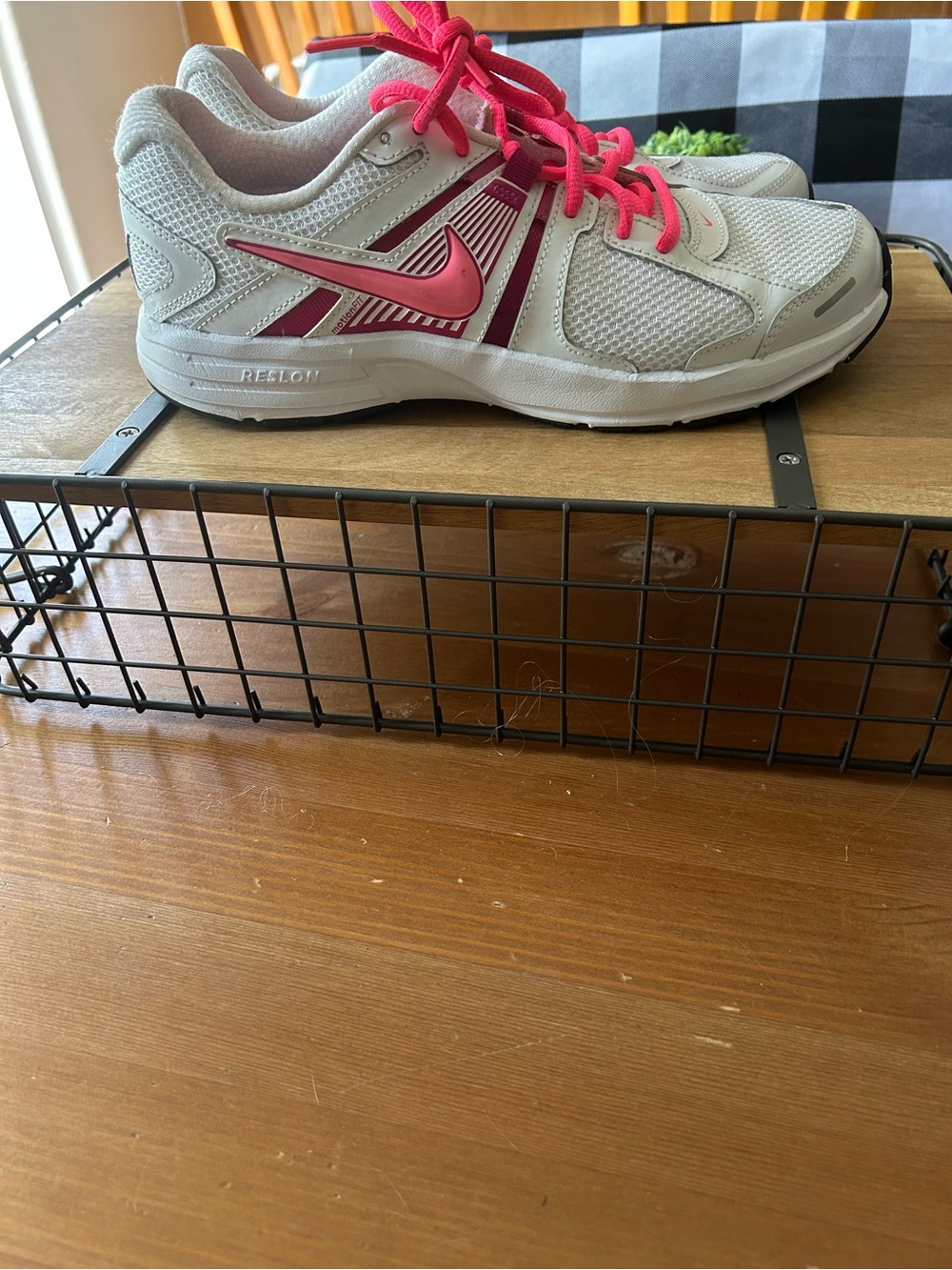 Nike Dart 10 Women's 9 Running Shoes
White Pink Mesh Athletic